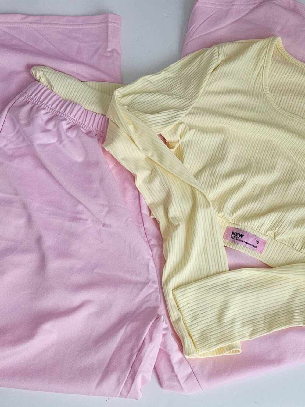 Teen Long Sleeve Ribbed Top w Wide Leg Sweatpants Pink Yellow Size 15 Youth NE